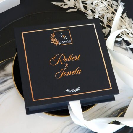 Cutie pentru nasi „Black Couture” Roses