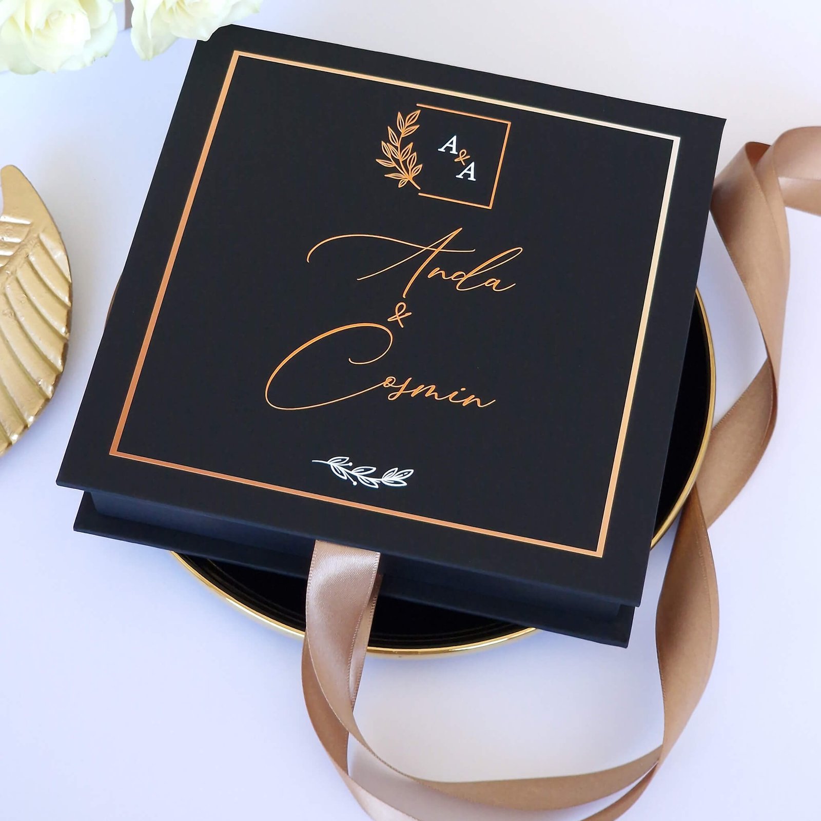 Cutie cere nasi de cununie „Black Couture” Hortensie