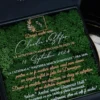 utie luxury din colectia Maison Prestige pentru invitatia de nunta, realizata manual cu interior din catifea premium de la celebra casa Prelle si decorat cu licheni stabilizati Verdissimo.