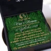 Cutie luxury din colectia Maison Prestige pentru invitatia de nunta, realizata manual cu interior din catifea premium de la celebra casa Prelle si decorat cu licheni stabilizati Verdissimo.