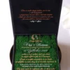 Cutie luxury din colectia Maison Prestige pentru invitatia de nunta, realizata manual cu interior din catifea premium de la celebra casa Prelle si decorat cu licheni stabilizati Verdissimo.