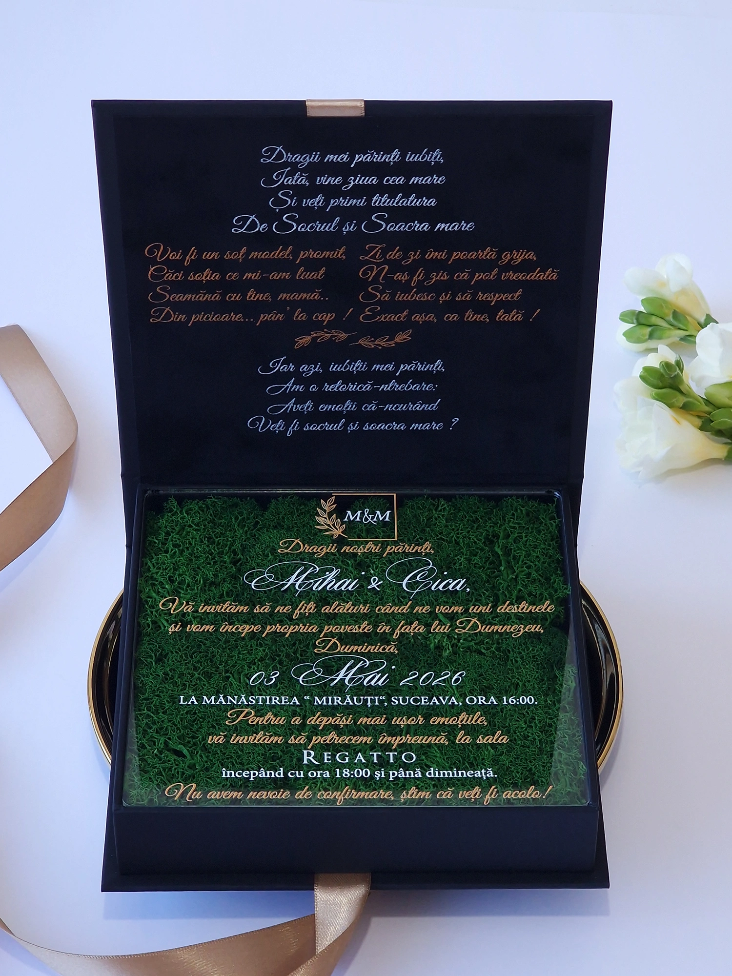 Cutie luxury pentru invitatia de nunta, realizata manual cu interior din catifea premium de la celebra casa Prelle si decorat cu licheni stabilizati Verdissimo.