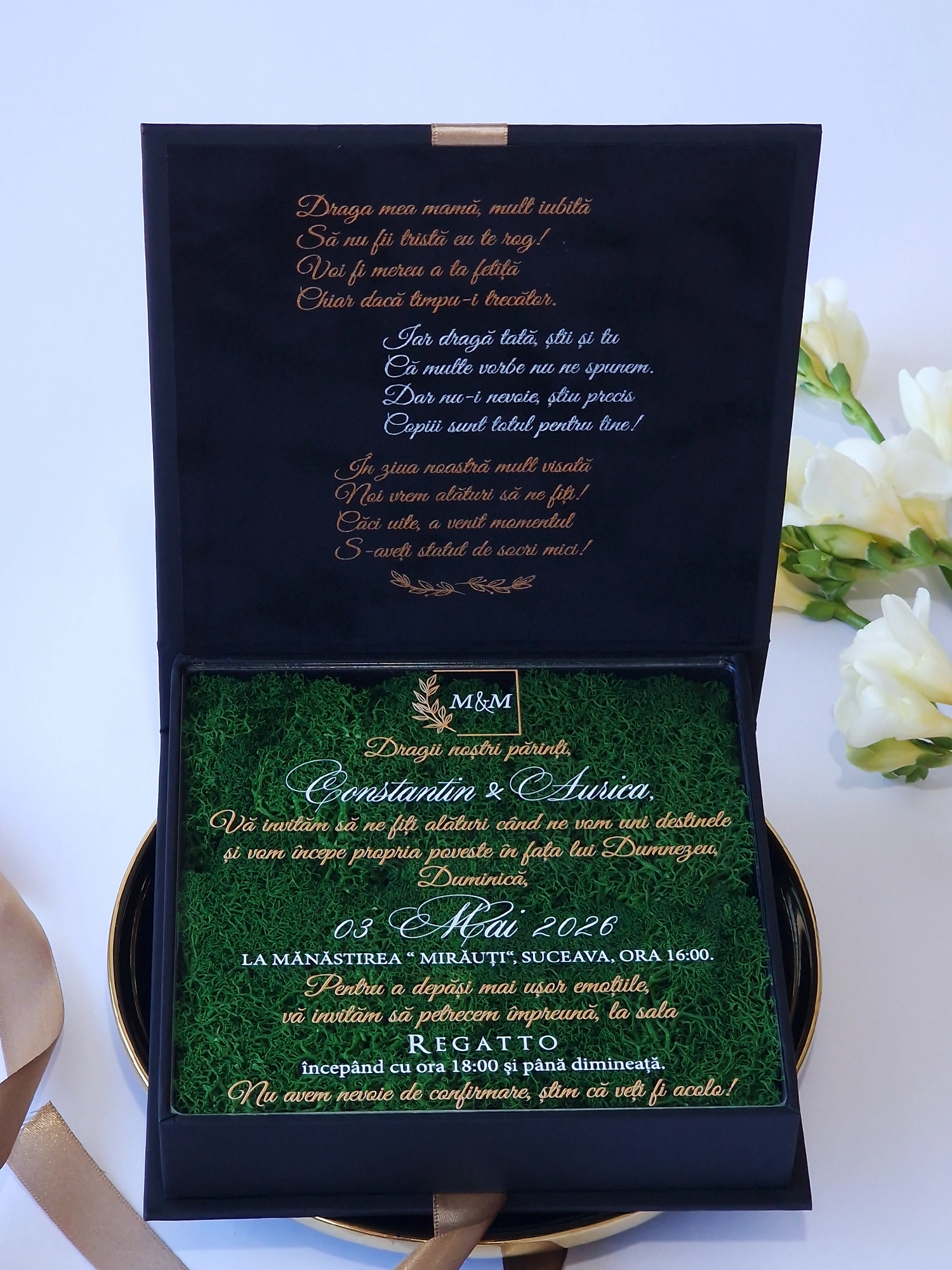 Cutie luxury pentru invitatia de nunta, realizata manual cu interior din catifea premium de la celebra casa Prelle si decorat cu licheni stabilizati Verdissimo.