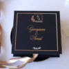 Cutie luxury pentru invitatia de nunta, realizata manual cu interior din catifea premium de la celebra casa Prelle si decorat cu licheni stabilizati Verdissimo.