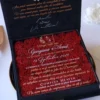 Cutie luxury pentru invitatia de nunta, realizata manual cu interior din catifea premium de la celebra casa Prelle si decorat cu licheni stabilizati Verdissimo.