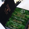 Cutie de cerere pentru nașii de cununie din colecția Black Couture Éternité Speciale, decorata cu licheni stabilizati si catifea premium.