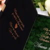 Cutie de cerere pentru nașii de cununie din colecția Black Couture Éternité Speciale, decorata cu licheni stabilizati si catifea premium.