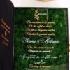Cutie de cerere pentru nașii de cununie din colecția Black Couture Éternité Speciale, decorata cu licheni stabilizati si catifea premium.