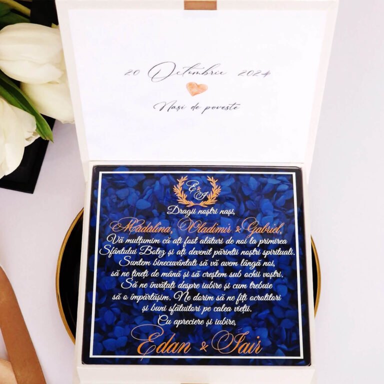 Cutie multumire nasi de botez decorata cu hortensie si catifea alba