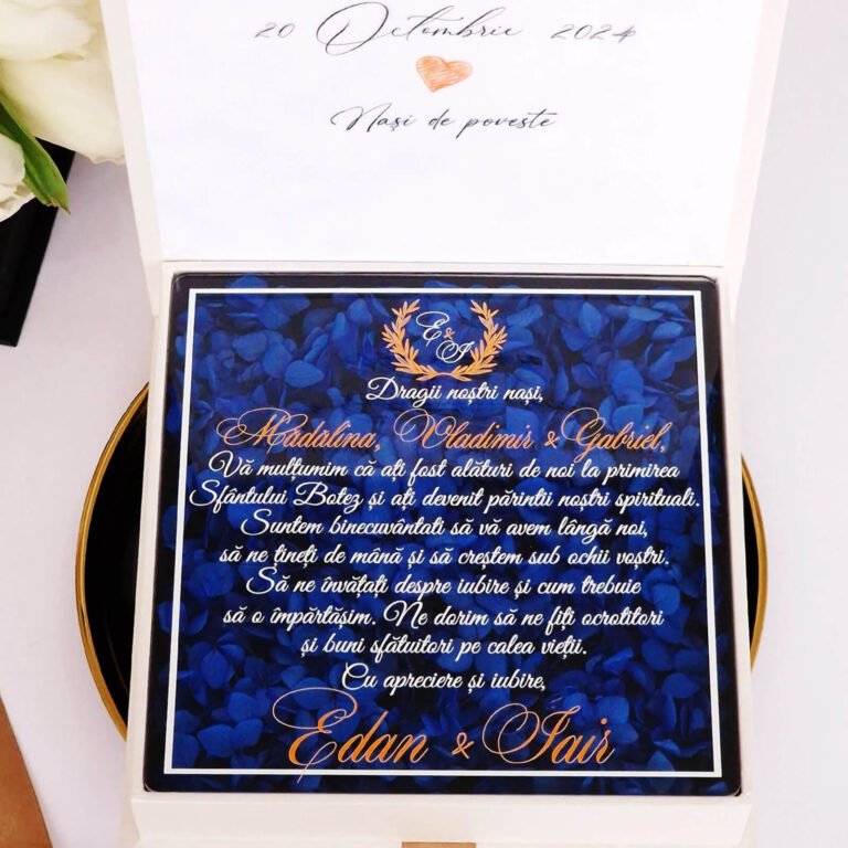 Cutie multumire nasi de botez decorata cu hortensie si catifea alba