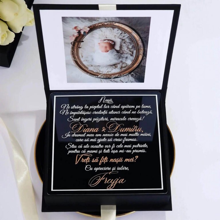Cutie pentru cererea nasilor de botez din colectia Black Couture, decorata cu catifea neagra premium.
