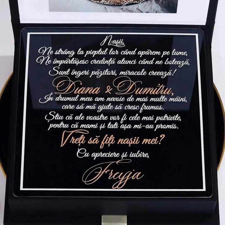 Cutie pentru cererea nasilor de botez din colectia Black Couture, decorata cu catifea neagra premium.