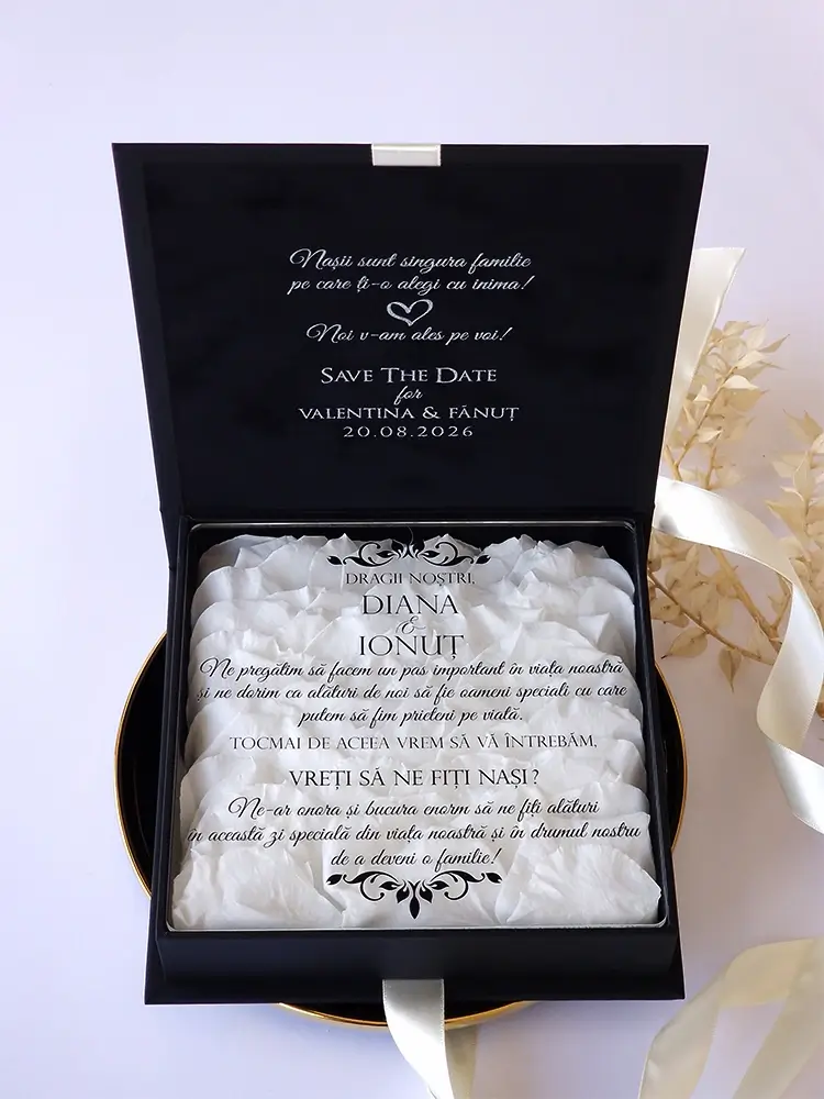 Cutie cerere nasi de cununie Black Couture White Roses Cutie cerere nasi de cununie Black Couture White Roses