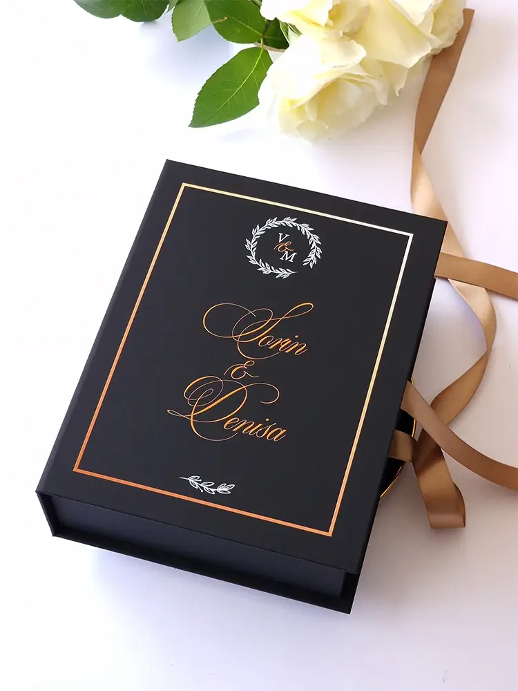 Cutie cere nasi de cununie Black Couture Hortensie