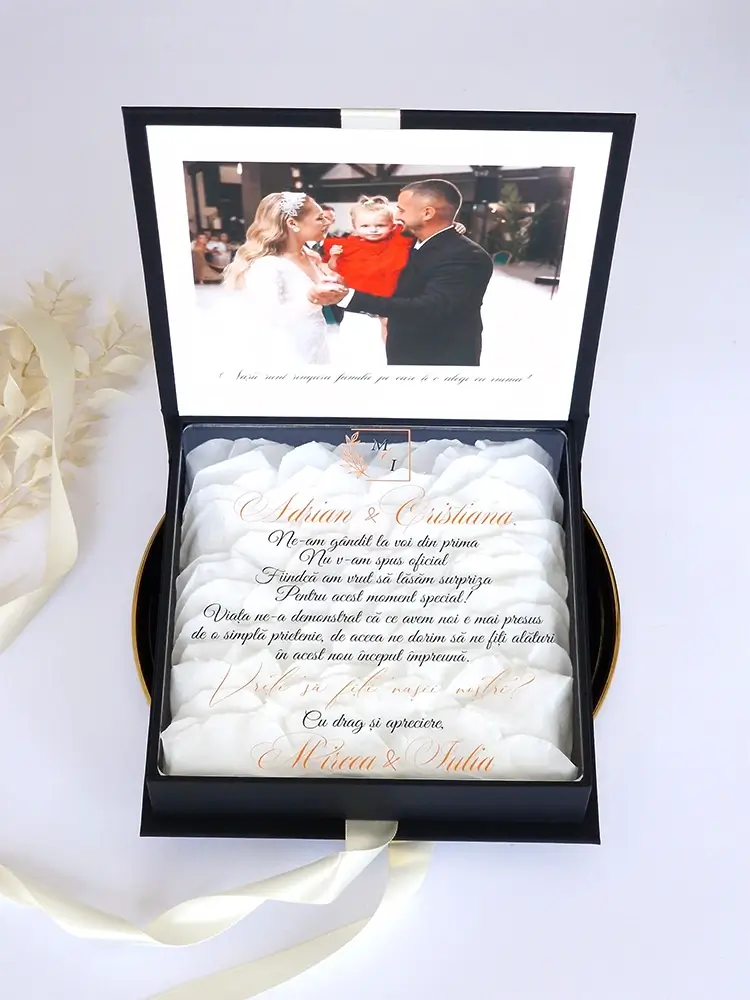 Cutie cerere nasi de cununie Black Couture White Roses Cutie cerere nasi de cununie Black Couture White Roses