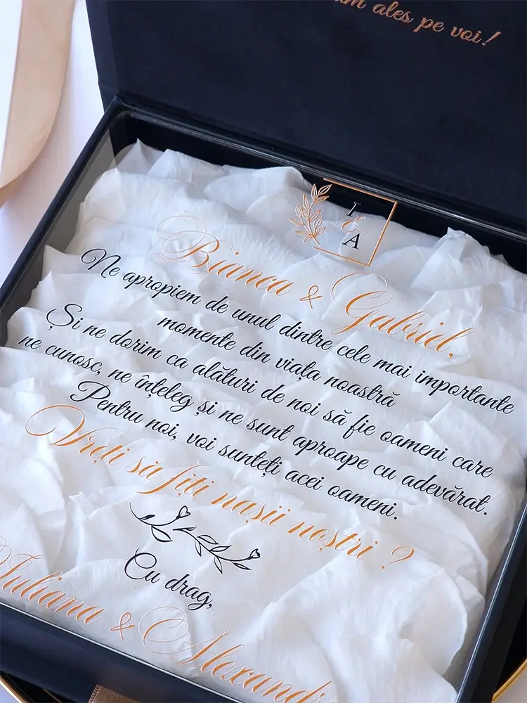 Cutie cerere nasi de cununie Black Couture White Roses Cutie cerere nasi de cununie Black Couture White Roses