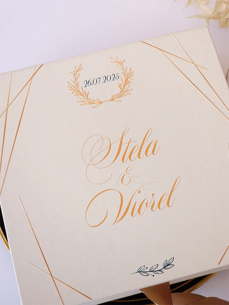 Invitatie de nunta in cutie Pure White Velvet