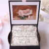 Cutie multumire nasi de botez Black Couture White Roses
