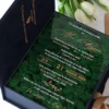 Cutie luxury pentru invitatia de nunta, realizata manual cu interior din catifea premium de la celebra casa Prelle si decorat cu licheni stabilizati Verdissimo.