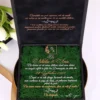 Cutie luxury pentru invitatia de nunta, realizata manual cu interior din catifea premium de la celebra casa Prelle si decorat cu licheni stabilizati Verdissimo.