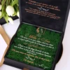 Cutie luxury pentru invitatia de nunta, realizata manual cu interior din catifea premium de la celebra casa Prelle si decorat cu licheni stabilizati Verdissimo.