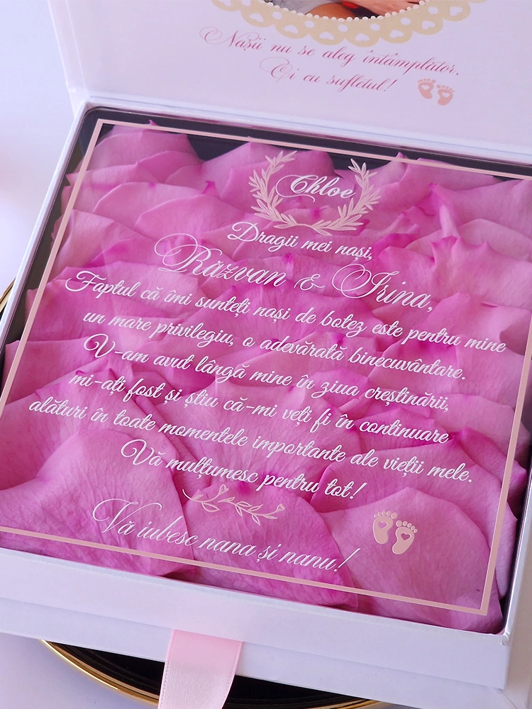 Cutie multumire nasi de botez cu petale de trandafir Cutie multumire nasi de botez cu petale de trandafir