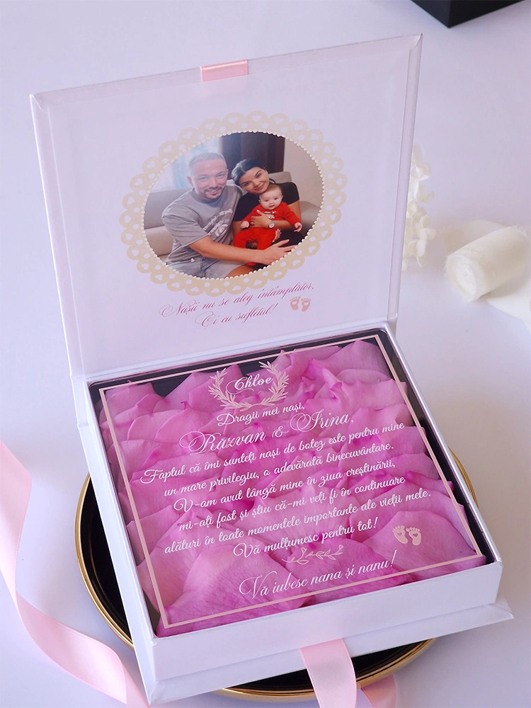 Cutie multumire nasi de botez cu petale de trandafir Cutie multumire nasi de botez cu petale de trandafir
